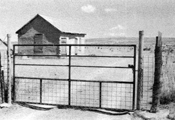 Rowell : Bâtiment sur le ranch Foster où le Major Jesse Marcel et le Capitaine Sheridan Cavitt passèrent la nuit avant de se rendre le lendemain sur le terrain des débris.
