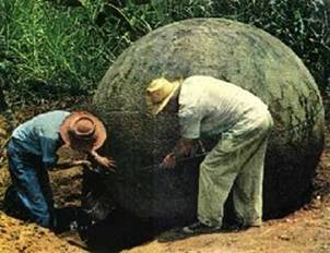 Sphères de Granit : Une sphère de 12 tonnes.